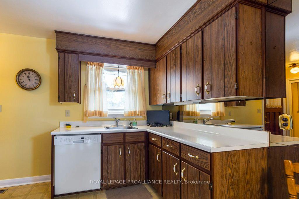 Photo 9 of 82 Crestview Avenue, Belleville, Belleville Ward — HOMEH