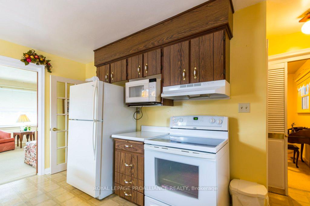 Photo 10 of 82 Crestview Avenue, Belleville, Belleville Ward — HOMEH