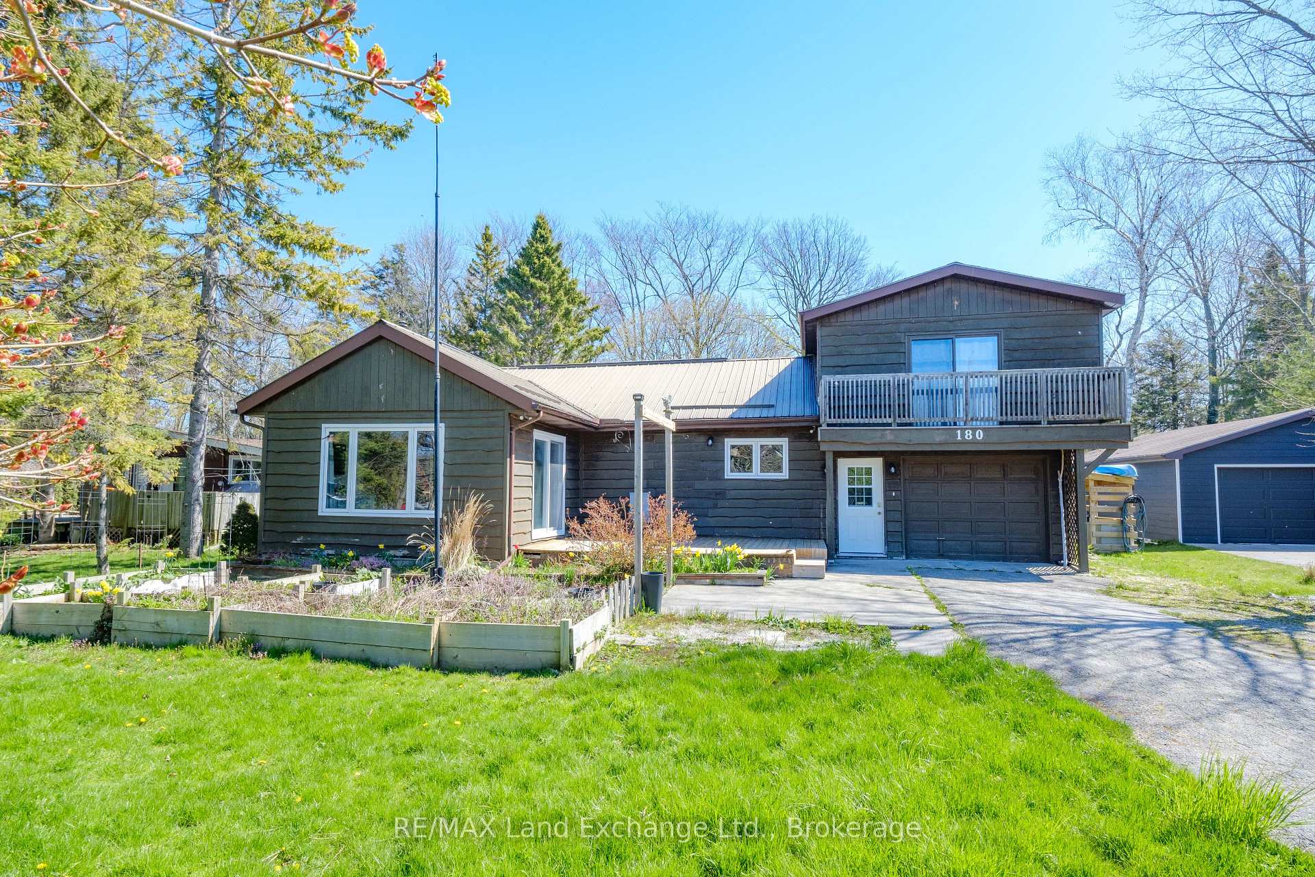 Photo 8 of 180 Huron Road N, Huron-Kinloss — HOMEH