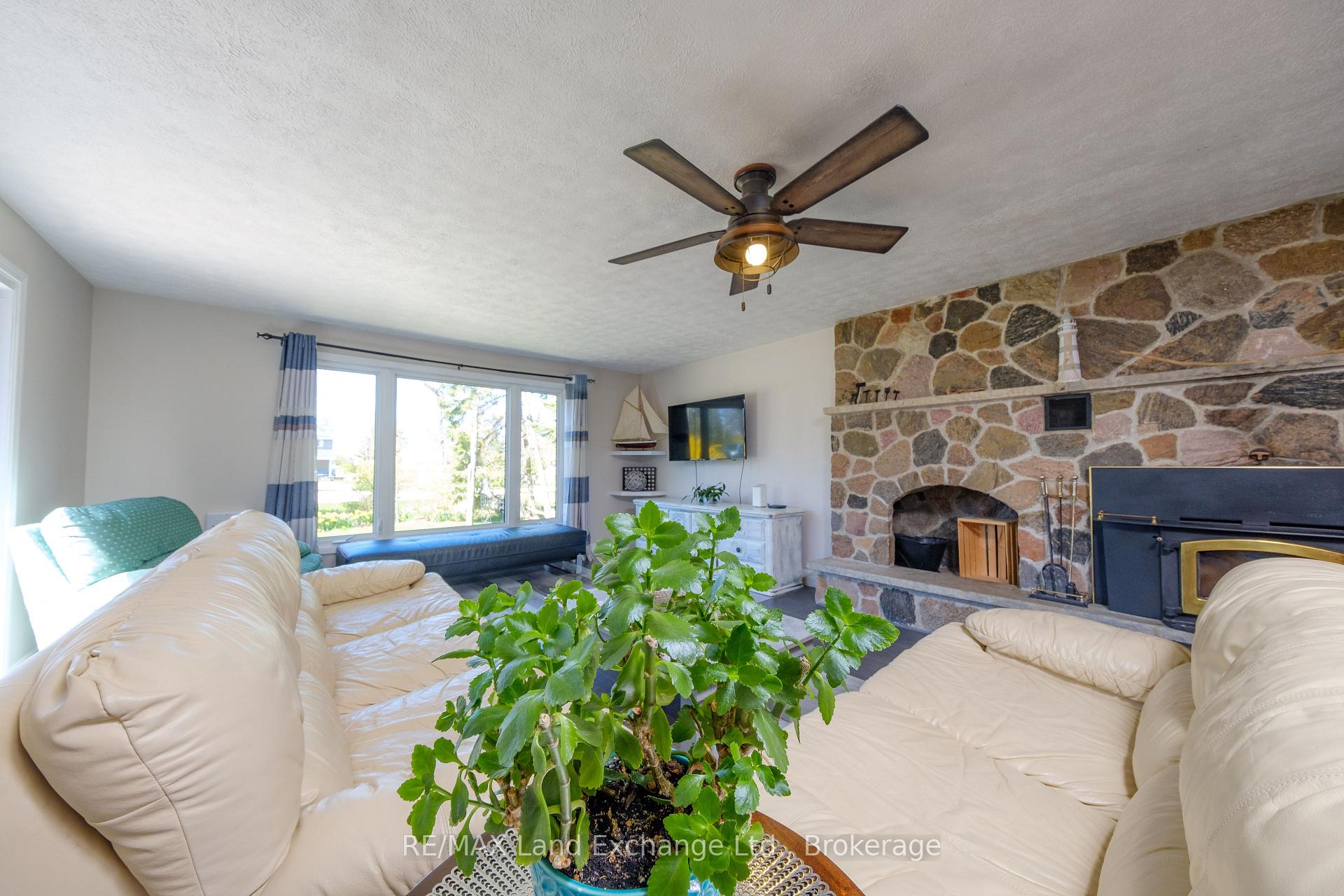 Photo 2 of 180 Huron Road N, Huron-Kinloss — HOMEH
