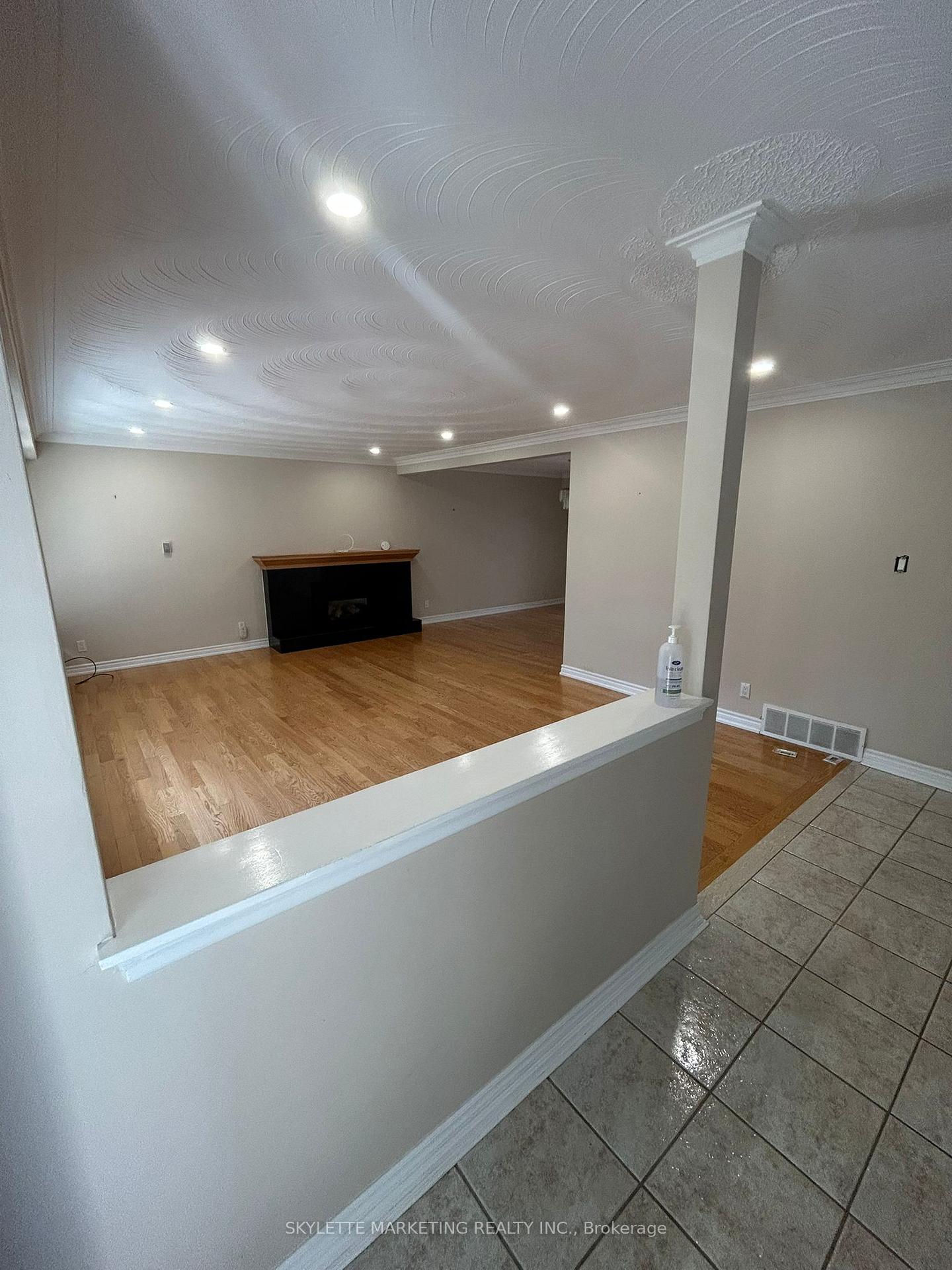 Photo 8 of 16 Longbridge Road, Vaughan, Uplands — HOMEH