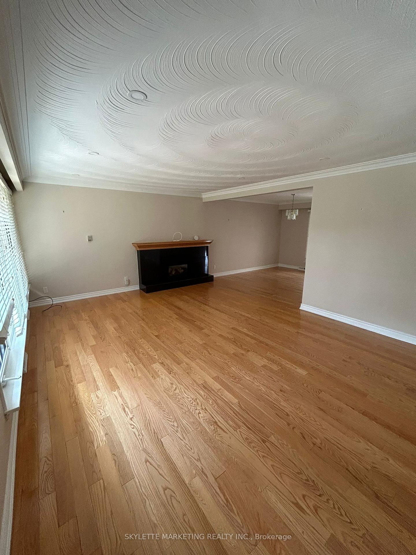 Photo 5 of 16 Longbridge Road, Vaughan, Uplands — HOMEH
