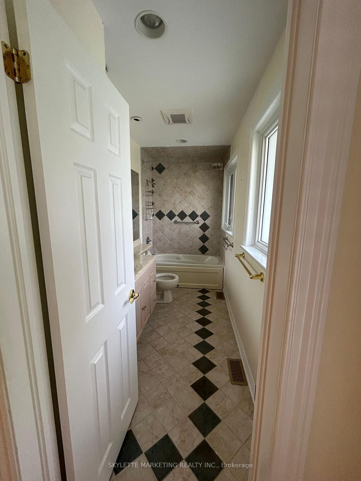 Photo 7 of 16 Longbridge Road, Vaughan, Uplands — HOMEH