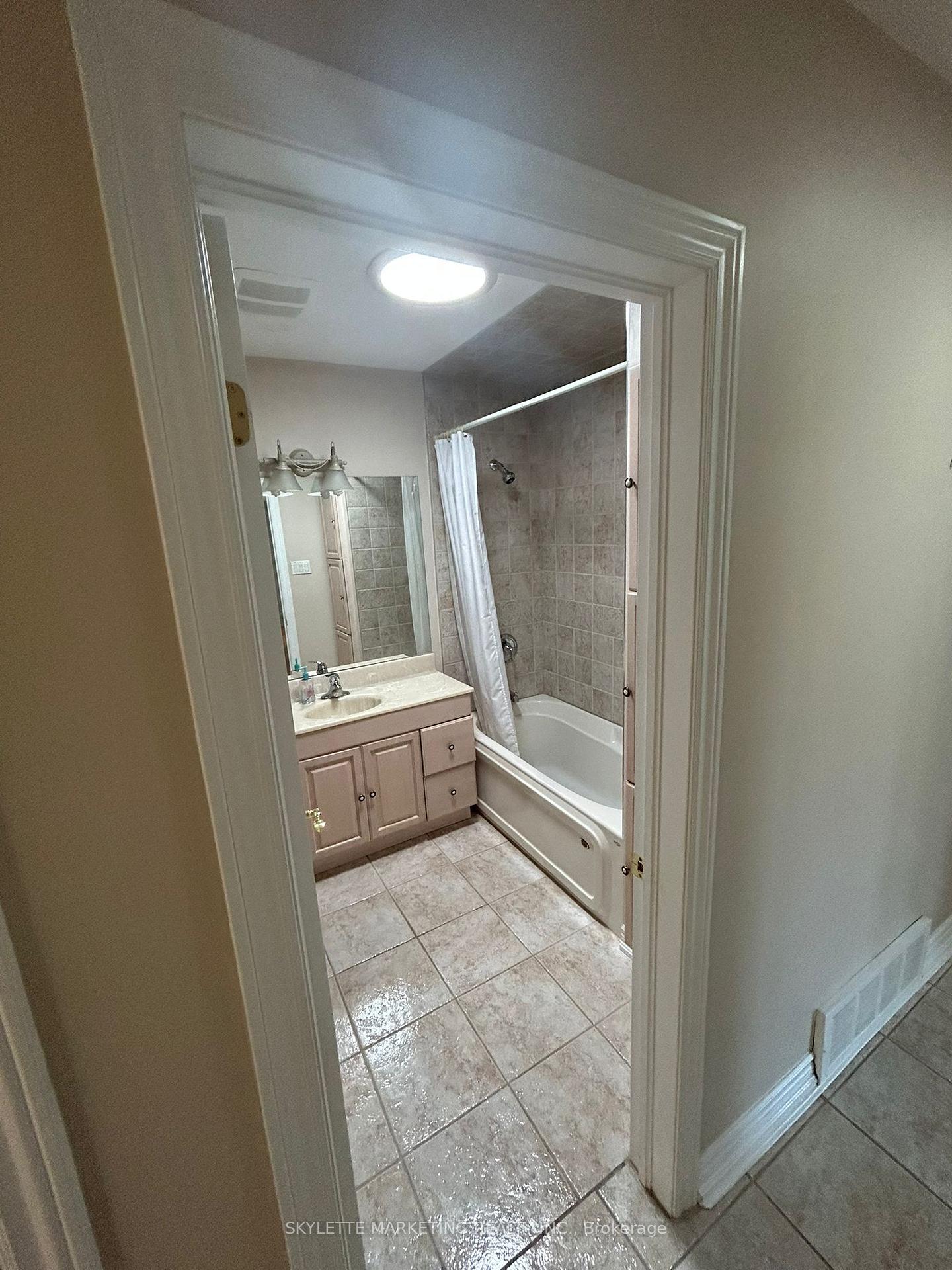 Photo 10 of 16 Longbridge Road, Vaughan, Uplands — HOMEH