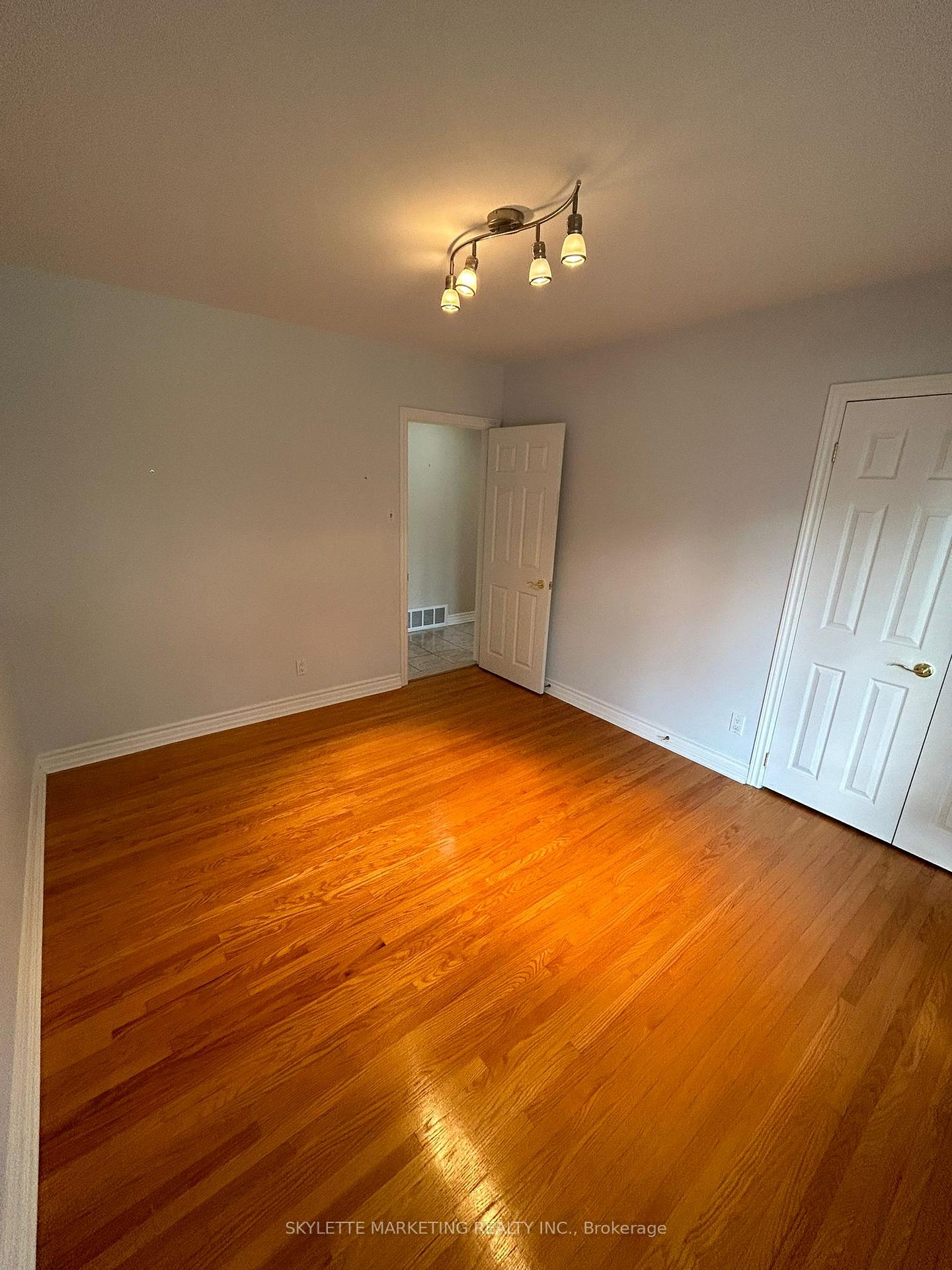 Photo 11 of 16 Longbridge Road, Vaughan, Uplands — HOMEH