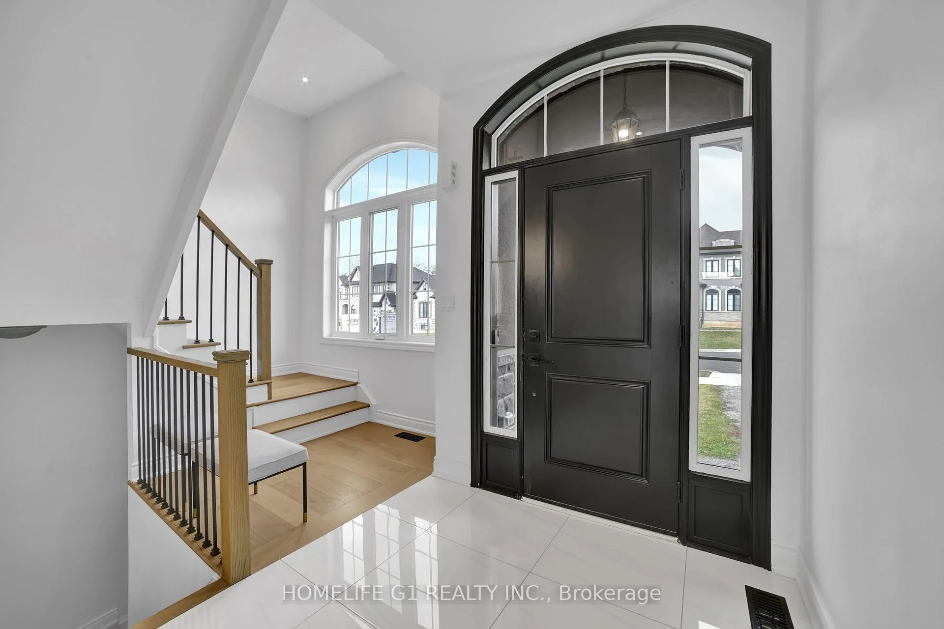 Photo 4 of 24 Cesar Place, Hamilton, Ancaster — HOMEH