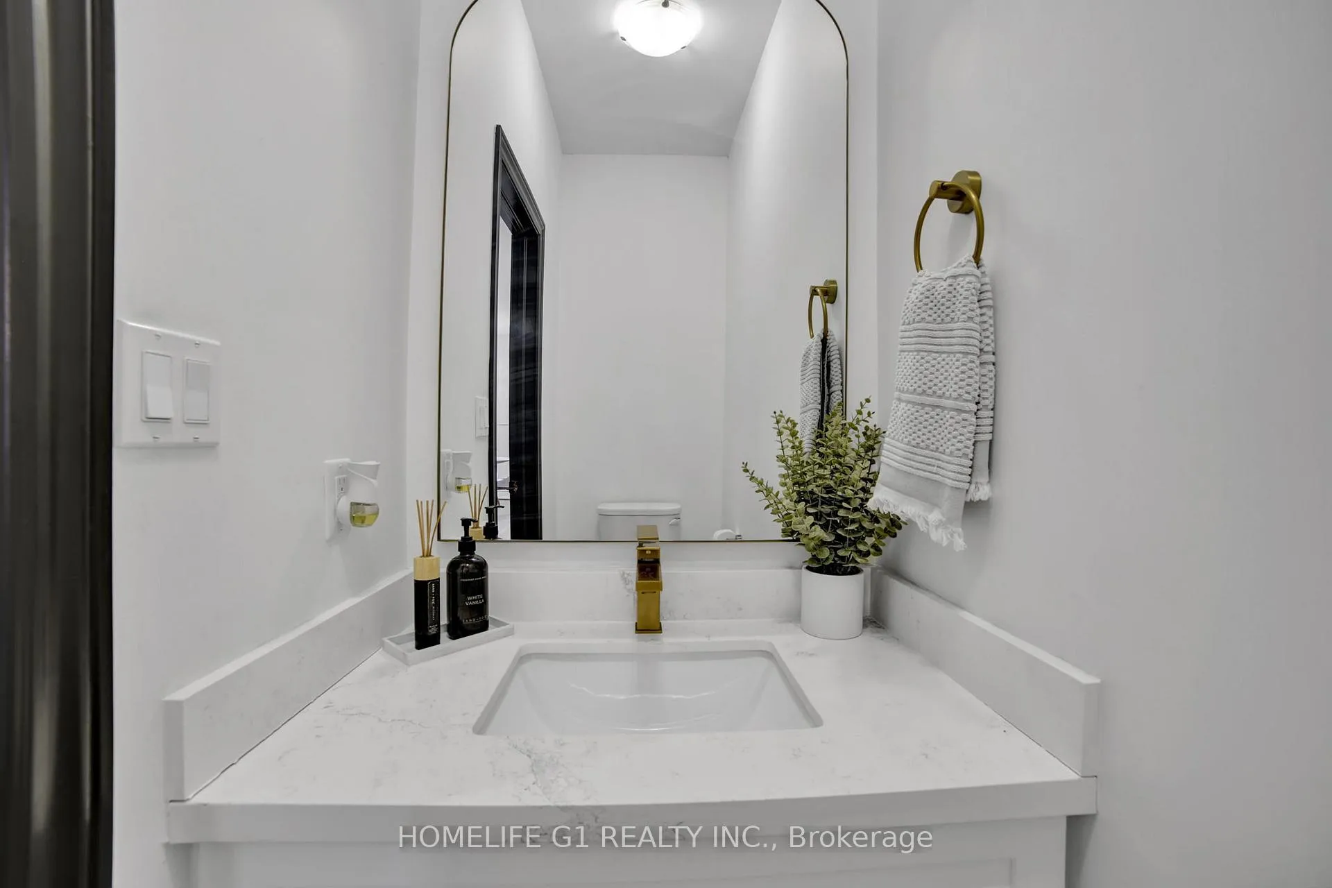 Photo 21 of 24 Cesar Place, Hamilton, Ancaster — HOMEH