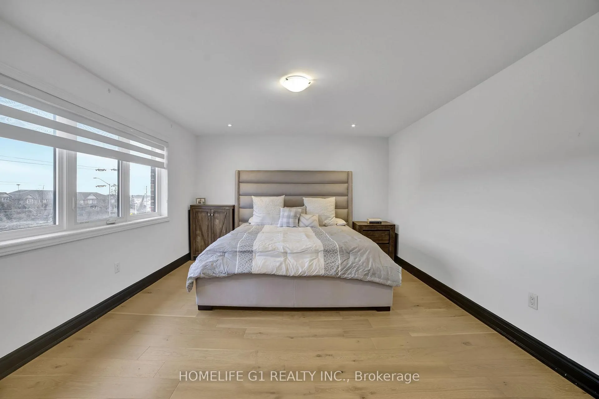 Photo 25 of 24 Cesar Place, Hamilton, Ancaster — HOMEH