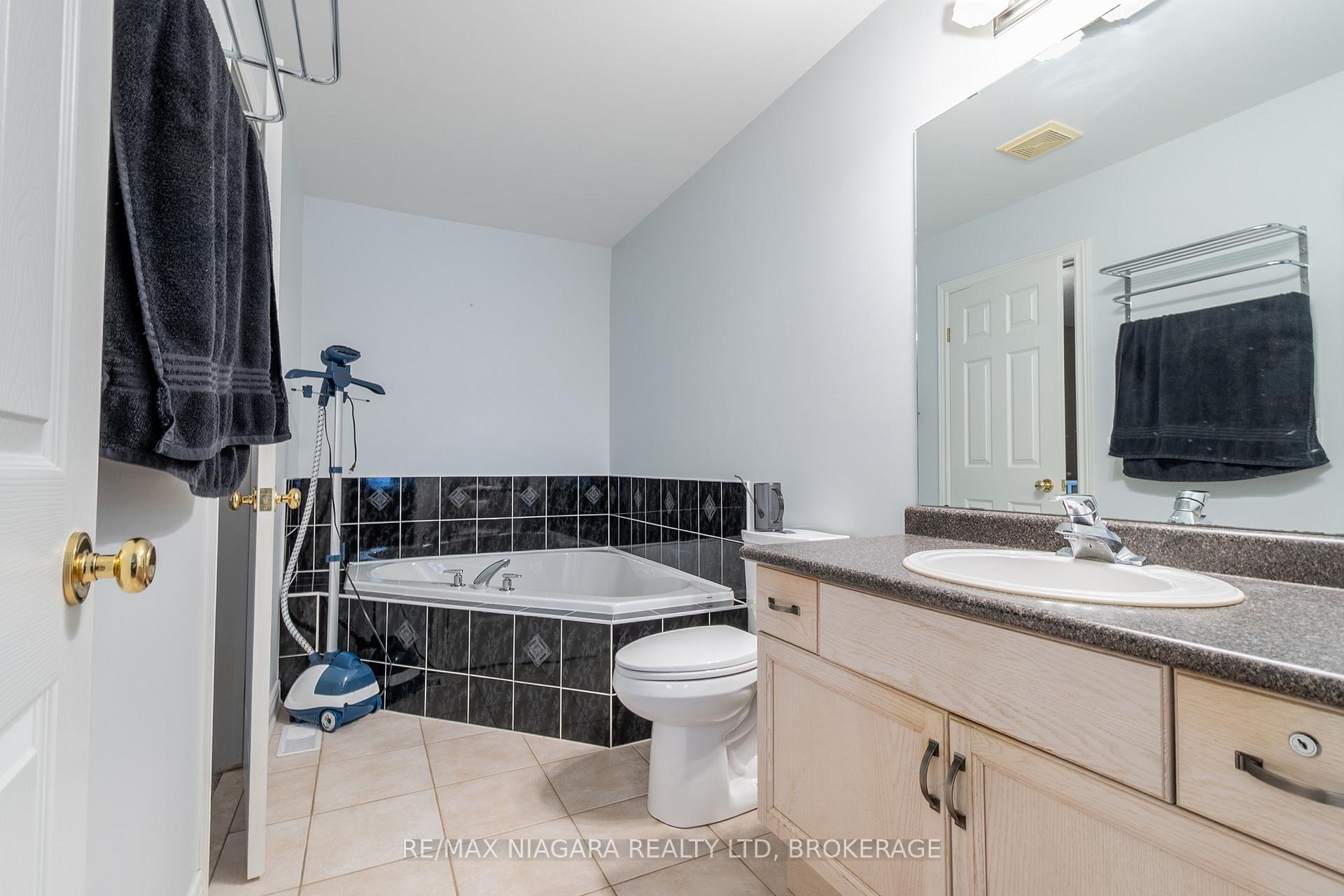 Photo 31 of 20A Brown Drive, St. Catharines, Rykert/Vansickle — HOMEH