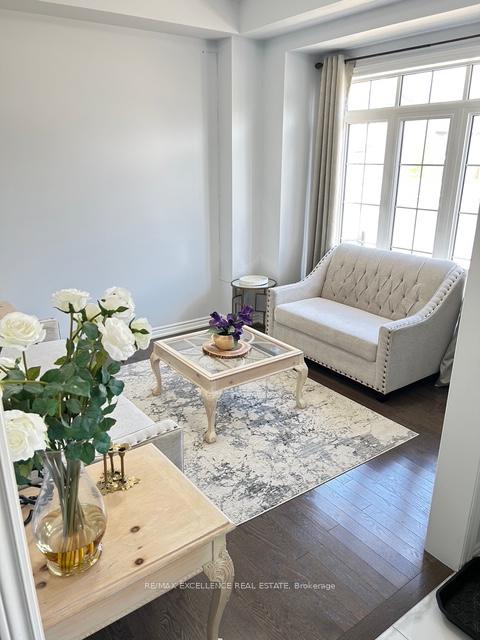 Photo 5 of 26 Stellarton Crescent, Brampton, Northwest Brampton — HOMEH