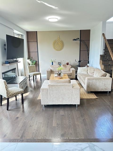 Photo 9 of 26 Stellarton Crescent, Brampton, Northwest Brampton — HOMEH