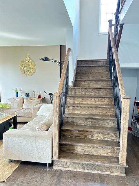 Photo 10 of 26 Stellarton Crescent, Brampton, Northwest Brampton — HOMEH