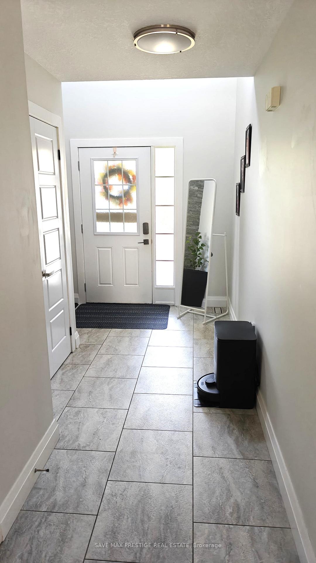 Photo 2 of 125 Windale Crescent, Kitchener, Laurentian Hills — HOMEH