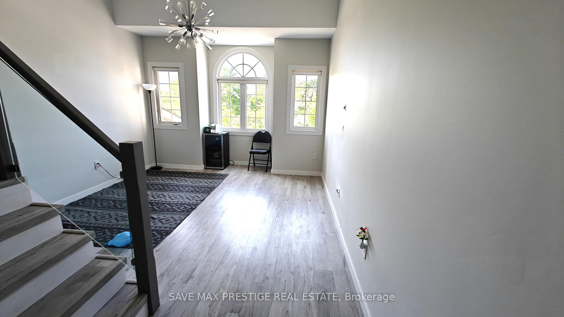 Photo 6 of 125 Windale Crescent, Kitchener, Laurentian Hills — HOMEH