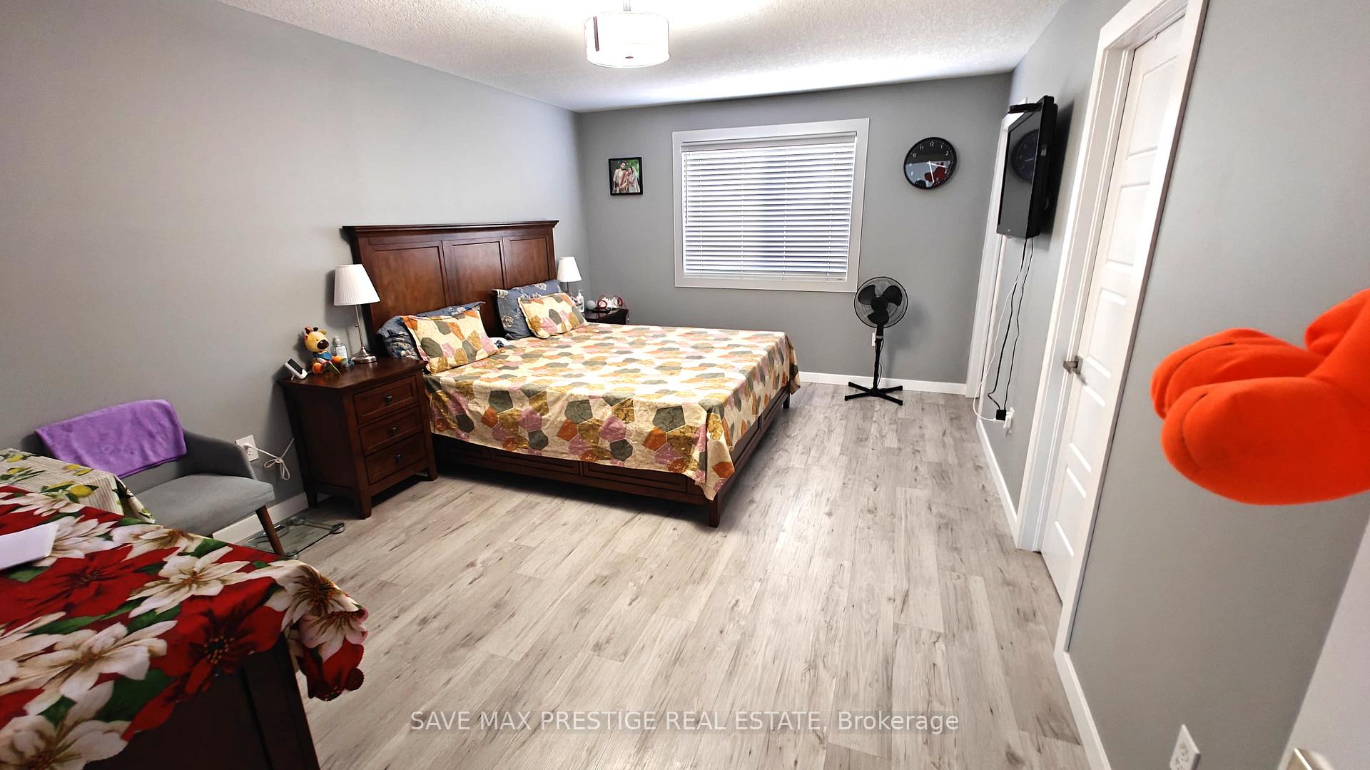 Photo 9 of 125 Windale Crescent, Kitchener, Laurentian Hills — HOMEH