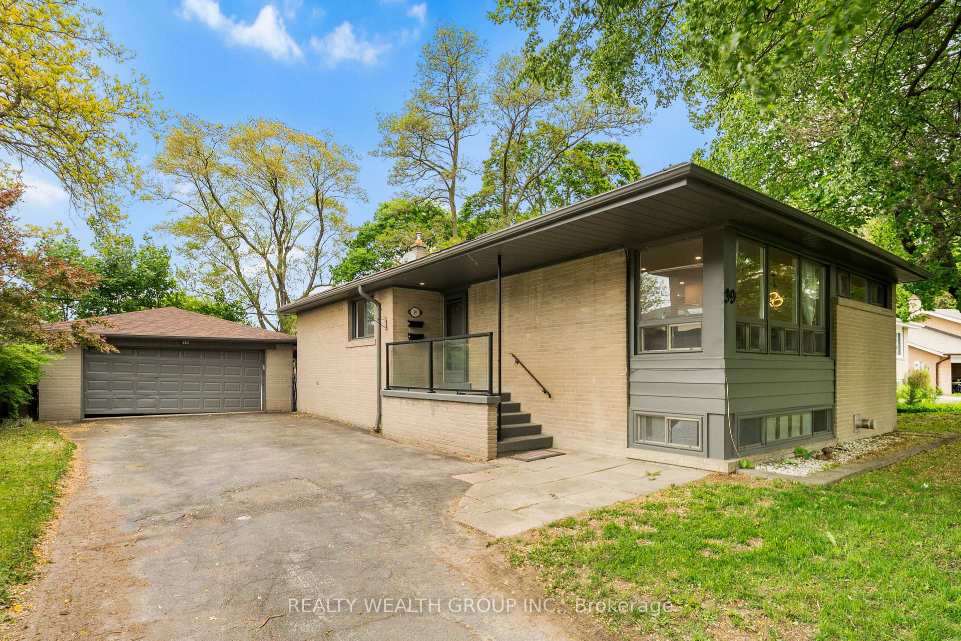 Front of 39 Treadgold Crescent