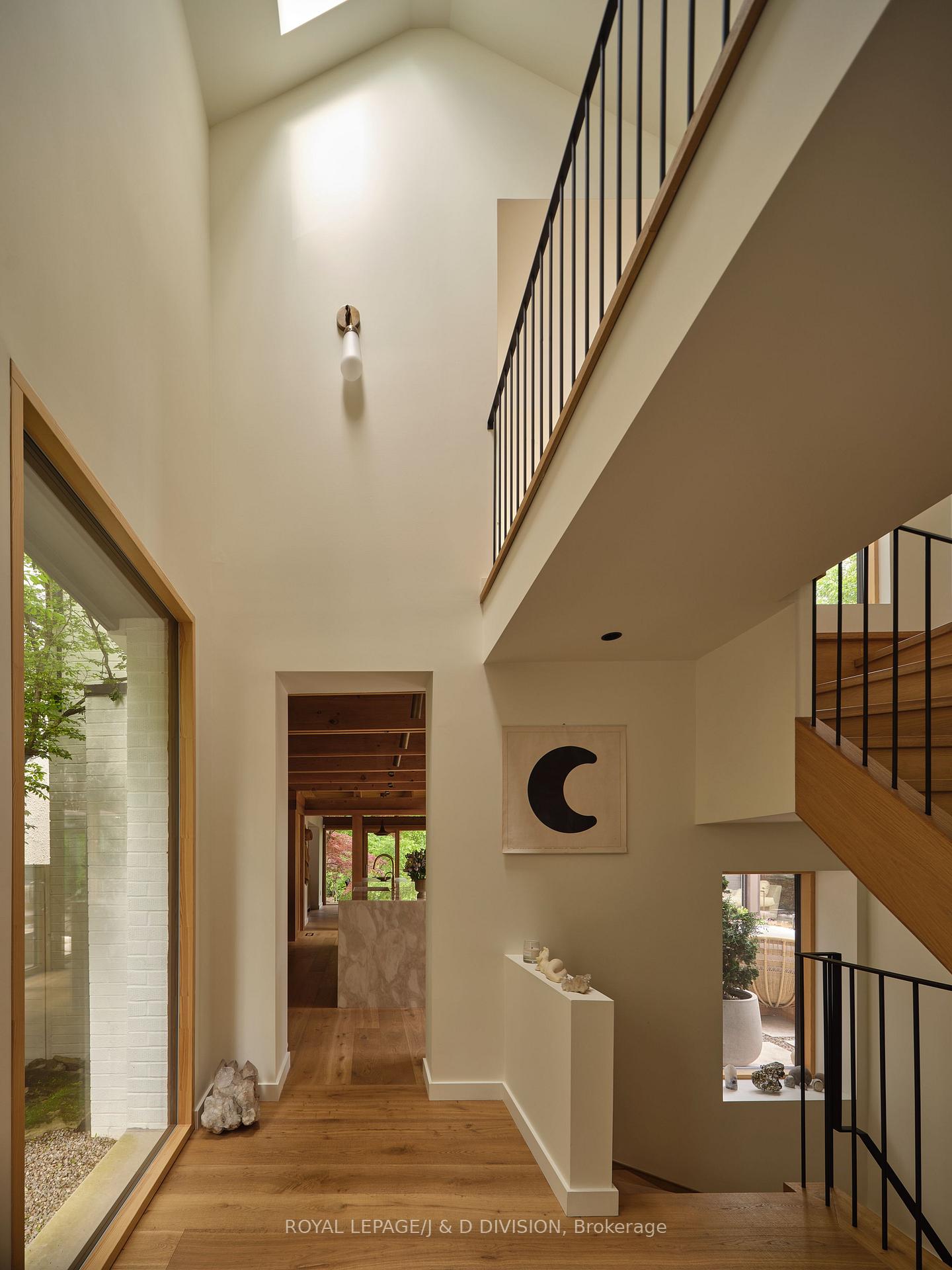 Photo 3 of 43 Douglas Crescent, Toronto, Leaside — HOMEH
