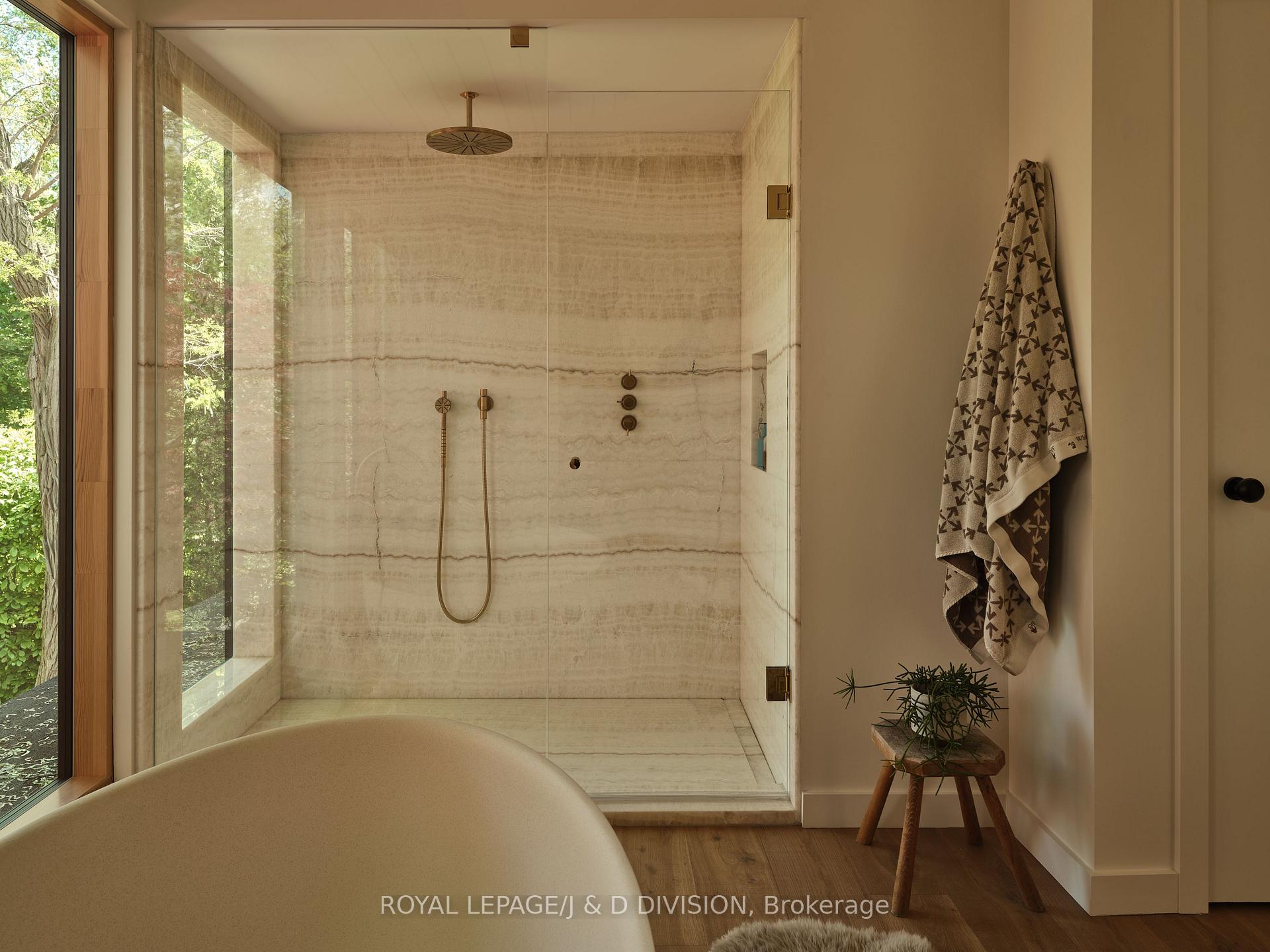 Photo 24 of 43 Douglas Crescent, Toronto, Leaside — HOMEH