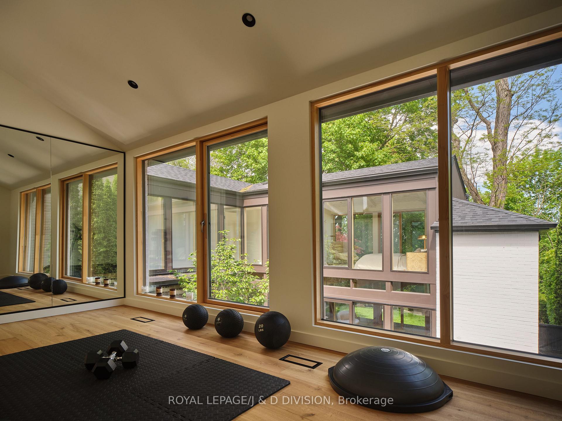 Photo 35 of 43 Douglas Crescent, Toronto, Leaside — HOMEH
