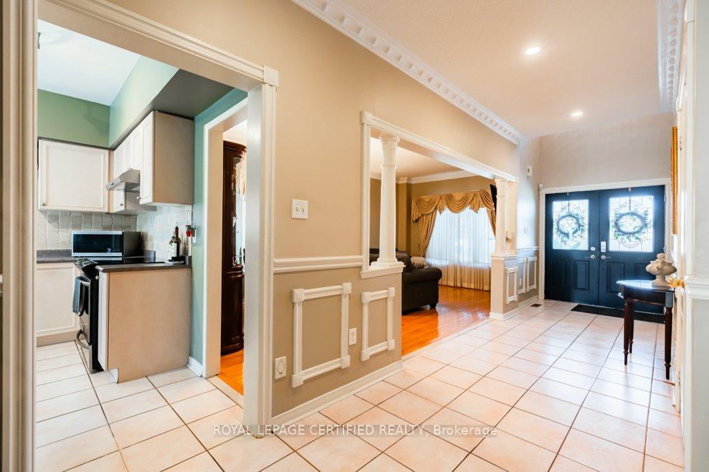Photo 8 of 29 Woodvalley Drive, Brampton, Fletcher's Meadow — HOMEH