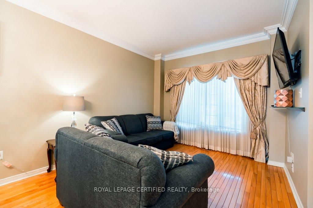 Photo 9 of 29 Woodvalley Drive, Brampton, Fletcher's Meadow — HOMEH