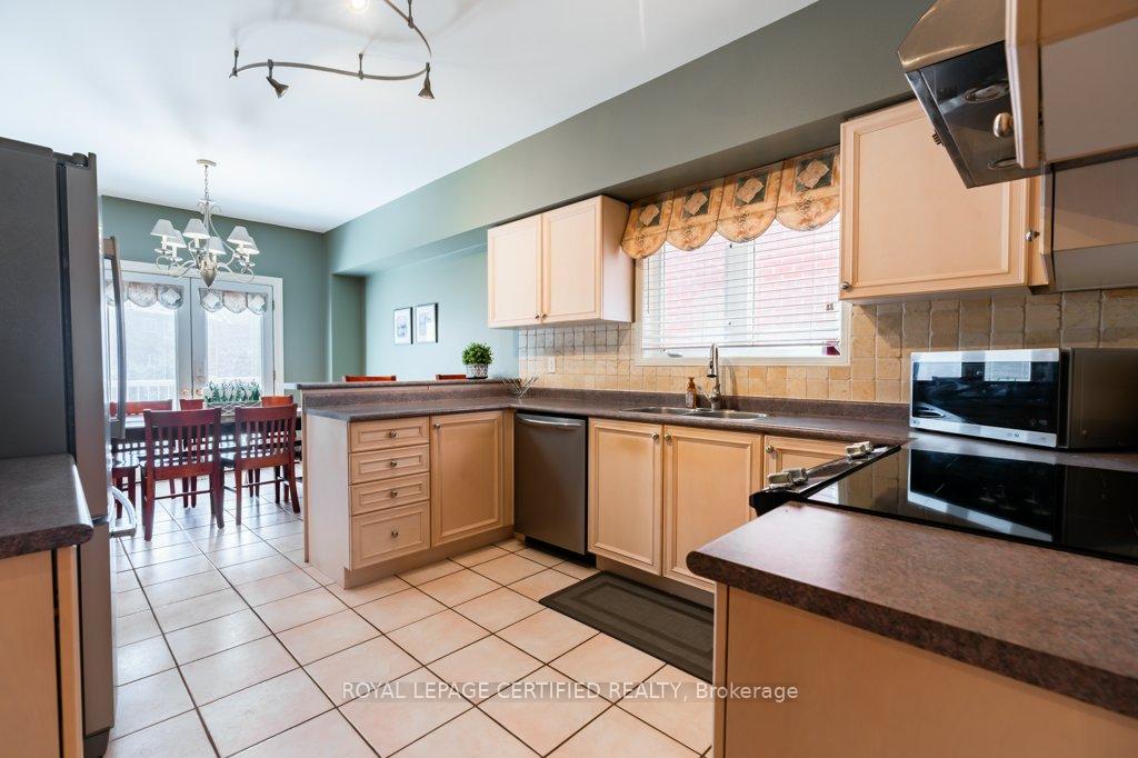 Photo 43 of 29 Woodvalley Drive, Brampton, Fletcher's Meadow — HOMEH