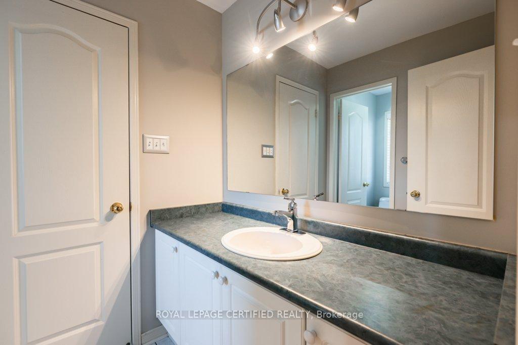 Photo 22 of 29 Woodvalley Drive, Brampton, Fletcher's Meadow — HOMEH