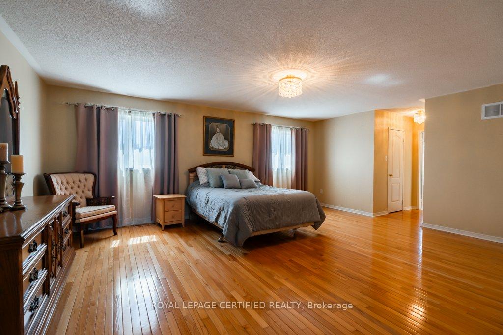 Photo 26 of 29 Woodvalley Drive, Brampton, Fletcher's Meadow — HOMEH