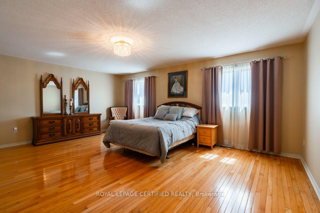 Photo 18 of 29 Woodvalley Drive, Brampton, Fletcher's Meadow — HOMEH