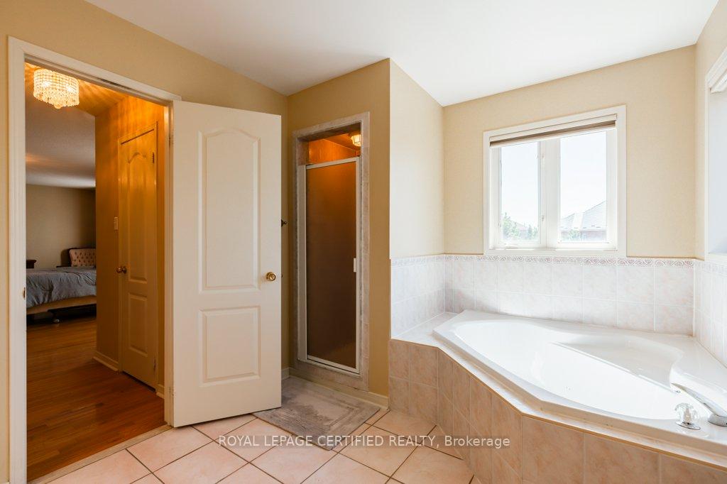 Photo 11 of 29 Woodvalley Drive, Brampton, Fletcher's Meadow — HOMEH