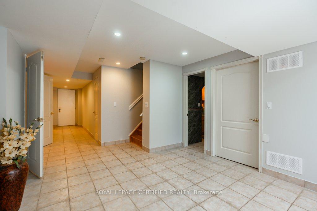 Photo 40 of 29 Woodvalley Drive, Brampton, Fletcher's Meadow — HOMEH