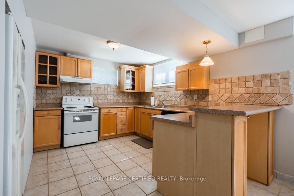 Photo 21 of 29 Woodvalley Drive, Brampton, Fletcher's Meadow — HOMEH
