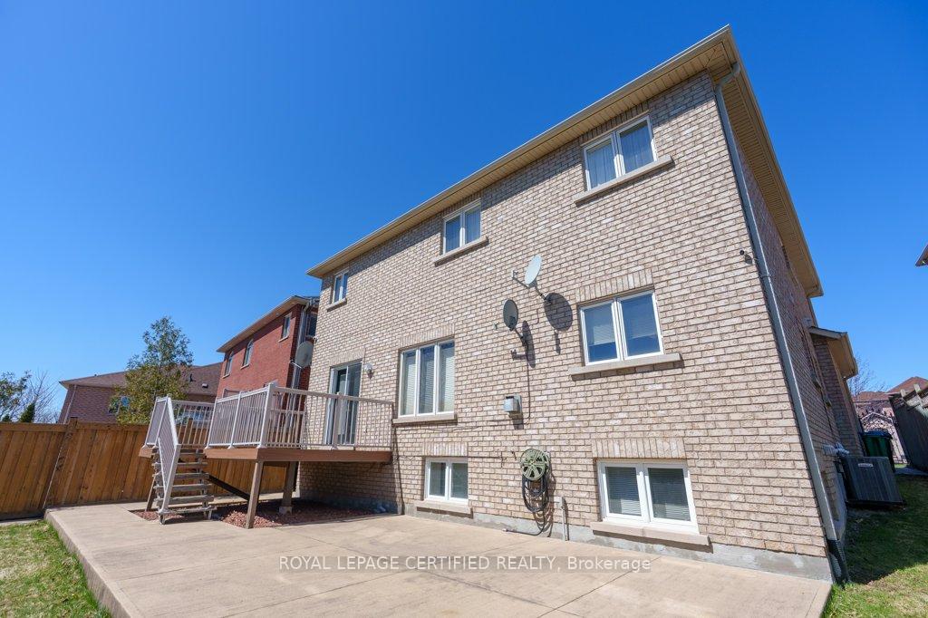 Photo 16 of 29 Woodvalley Drive, Brampton, Fletcher's Meadow — HOMEH