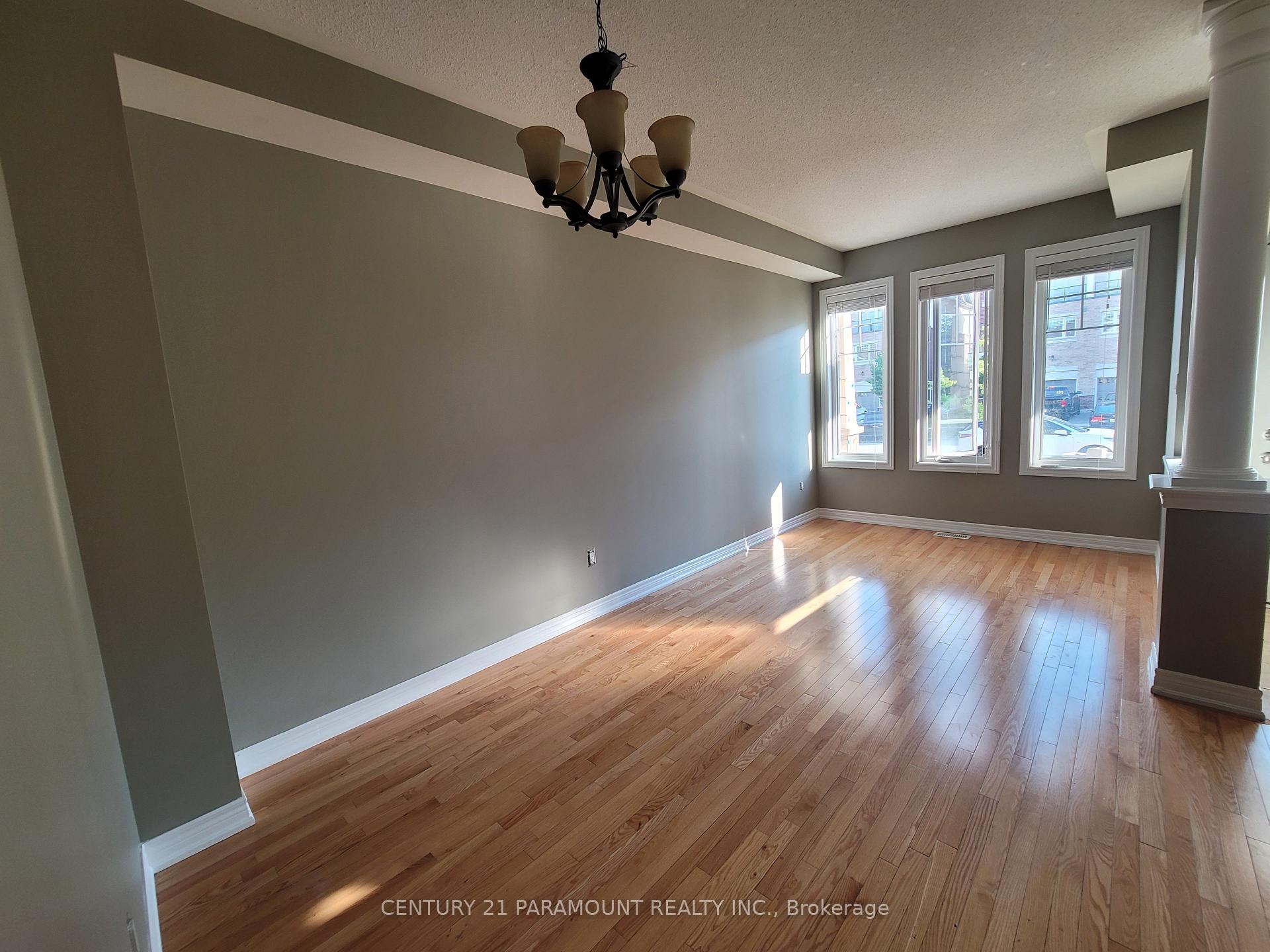 Photo 2 of 27 Sky Harbour Drive, Brampton, Bram West — HOMEH