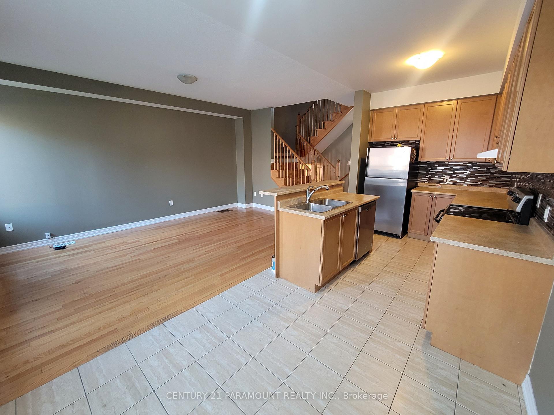 Photo 6 of 27 Sky Harbour Drive, Brampton, Bram West — HOMEH