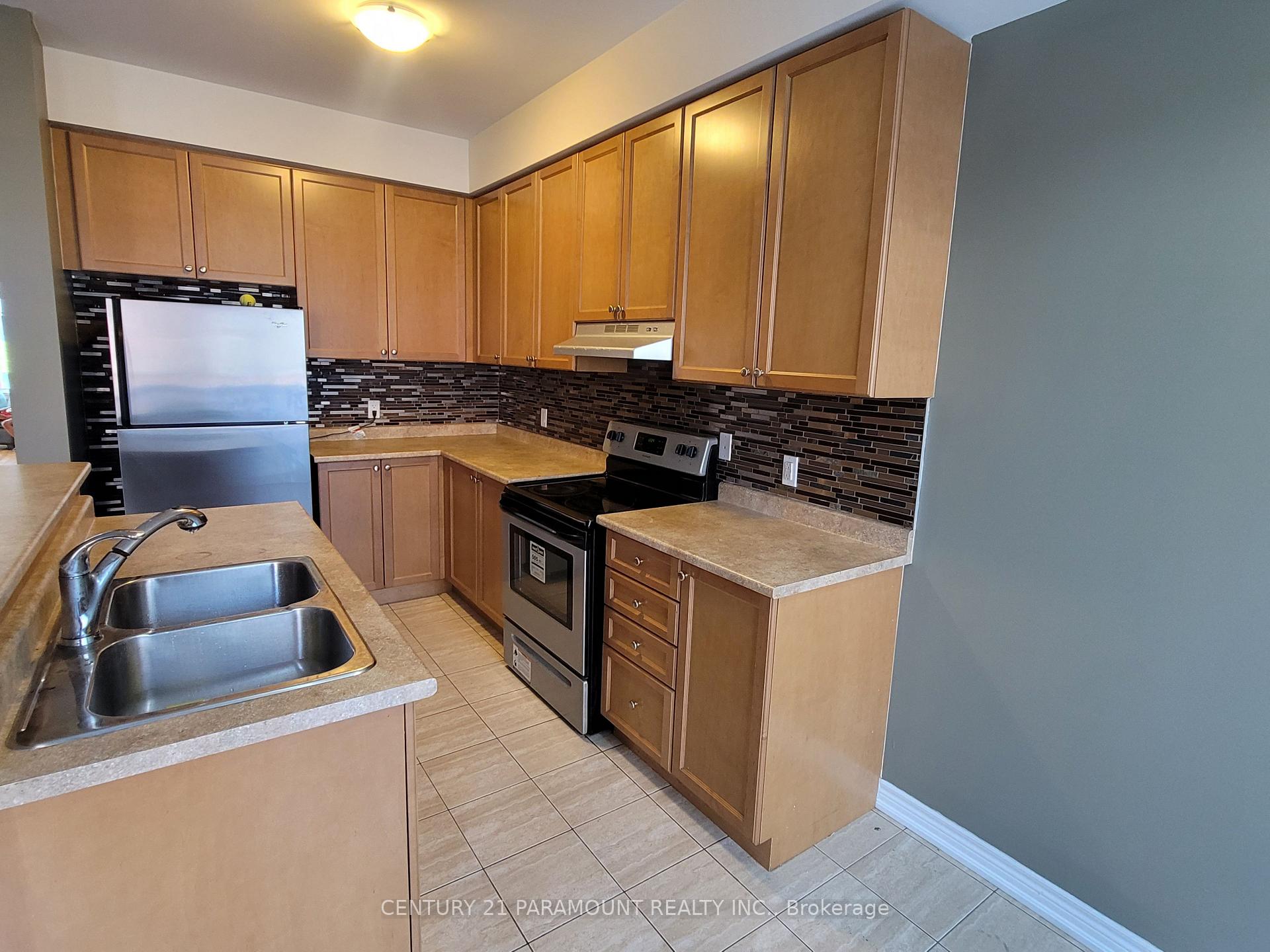 Photo 4 of 27 Sky Harbour Drive, Brampton, Bram West — HOMEH