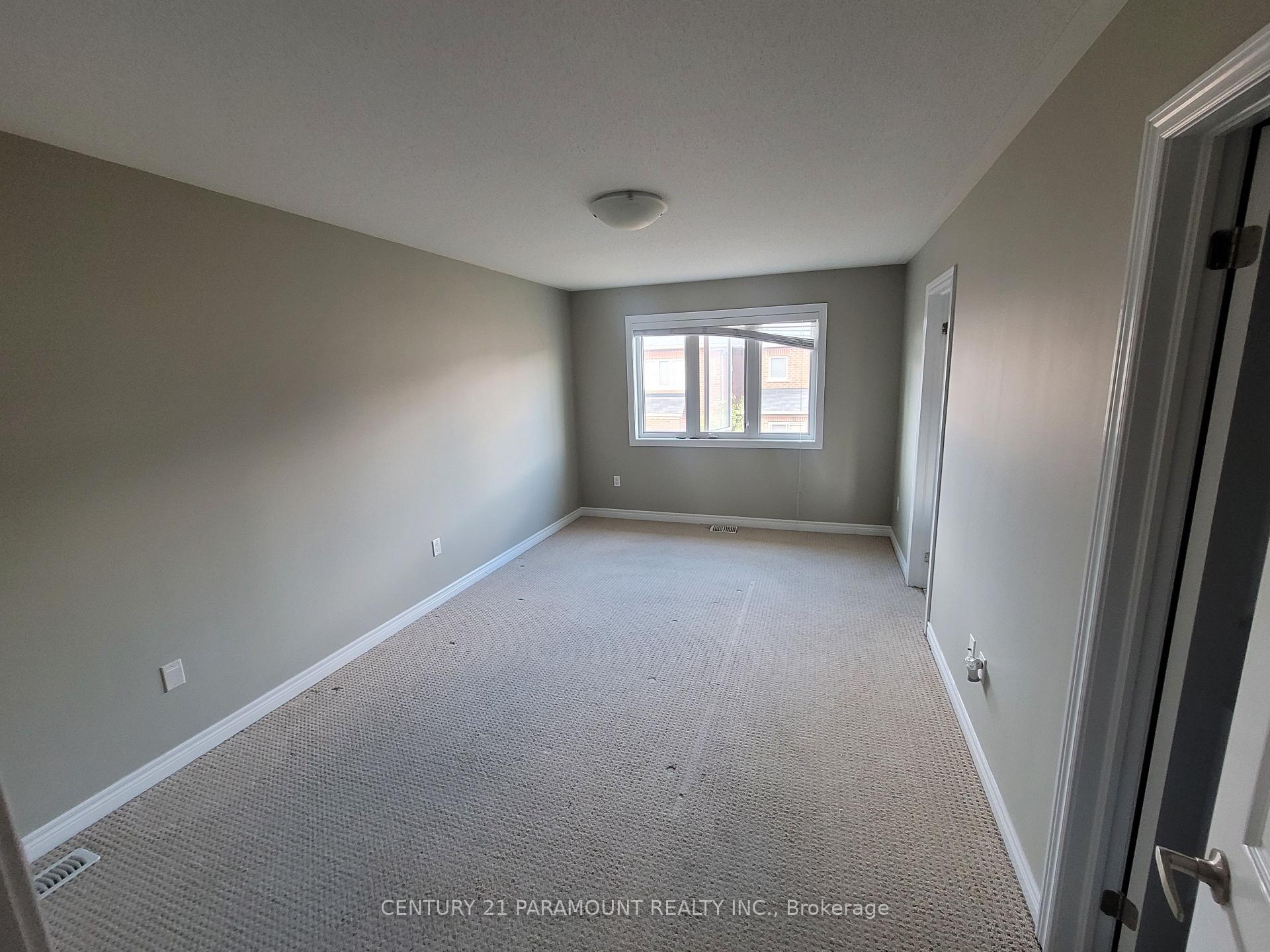 Photo 3 of 27 Sky Harbour Drive, Brampton, Bram West — HOMEH