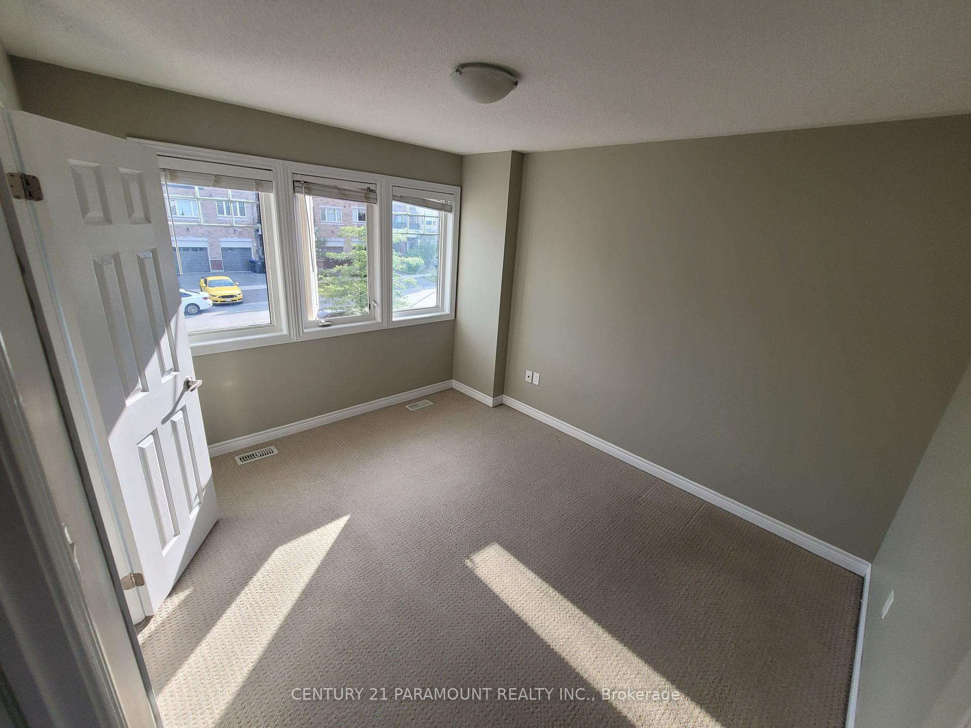 Photo 7 of 27 Sky Harbour Drive, Brampton, Bram West — HOMEH