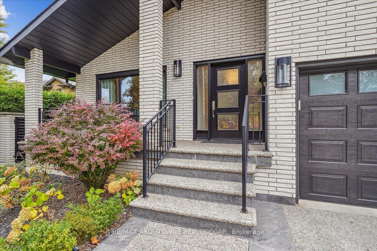 Photo 11 of 22 Mathers Drive, Hamilton, Stoney Creek — HOMEH