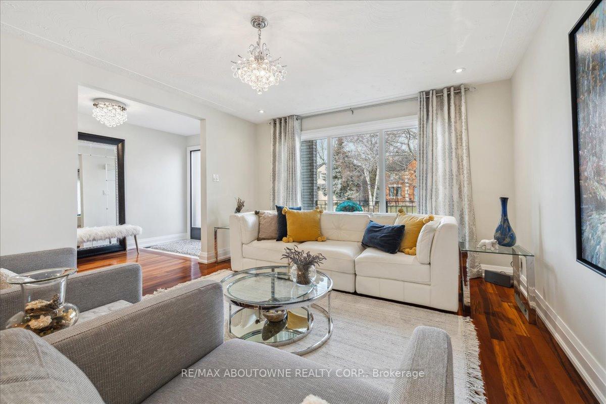 Photo 3 of 22 Mathers Drive, Hamilton, Stoney Creek — HOMEH