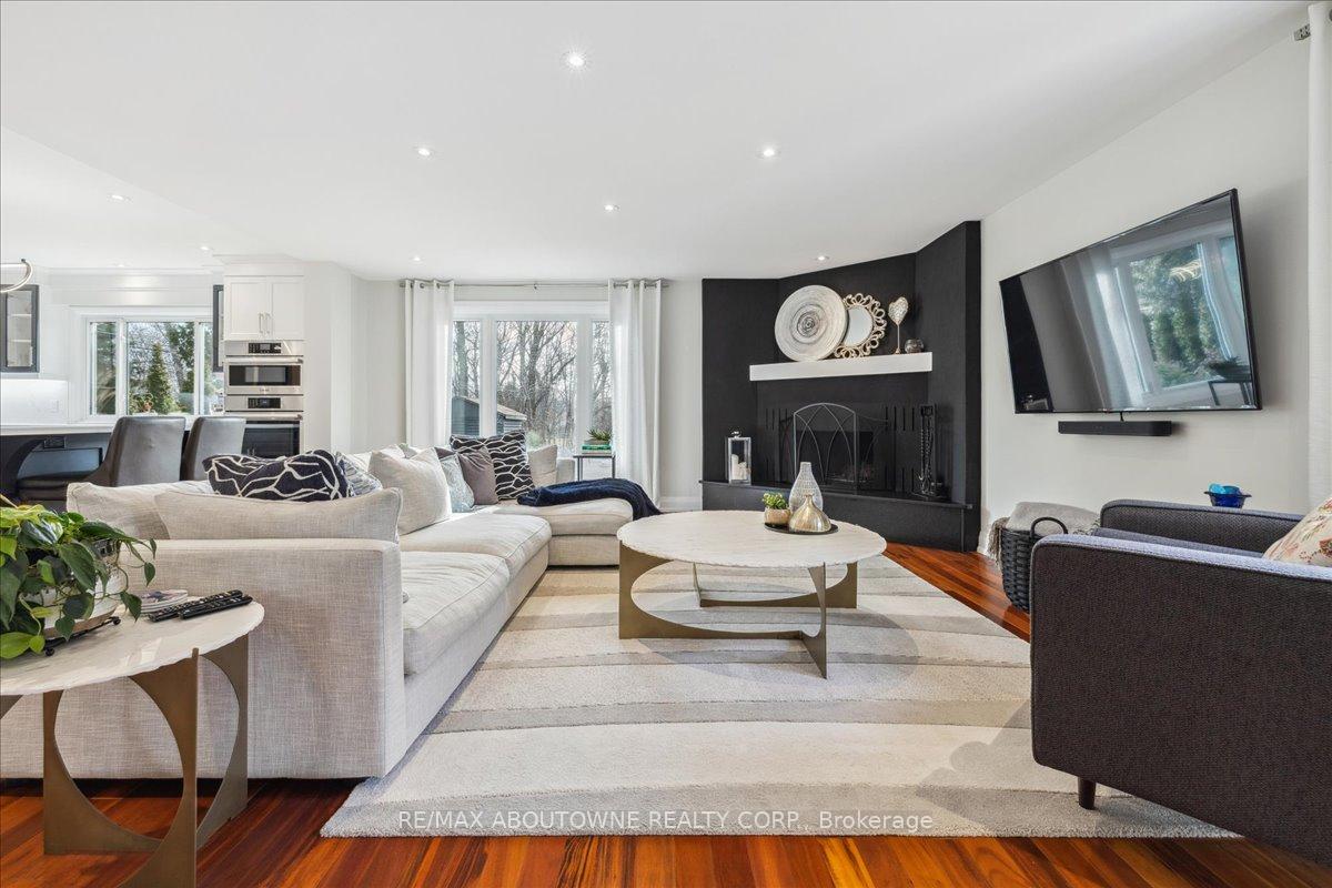 Photo 9 of 22 Mathers Drive, Hamilton, Stoney Creek — HOMEH