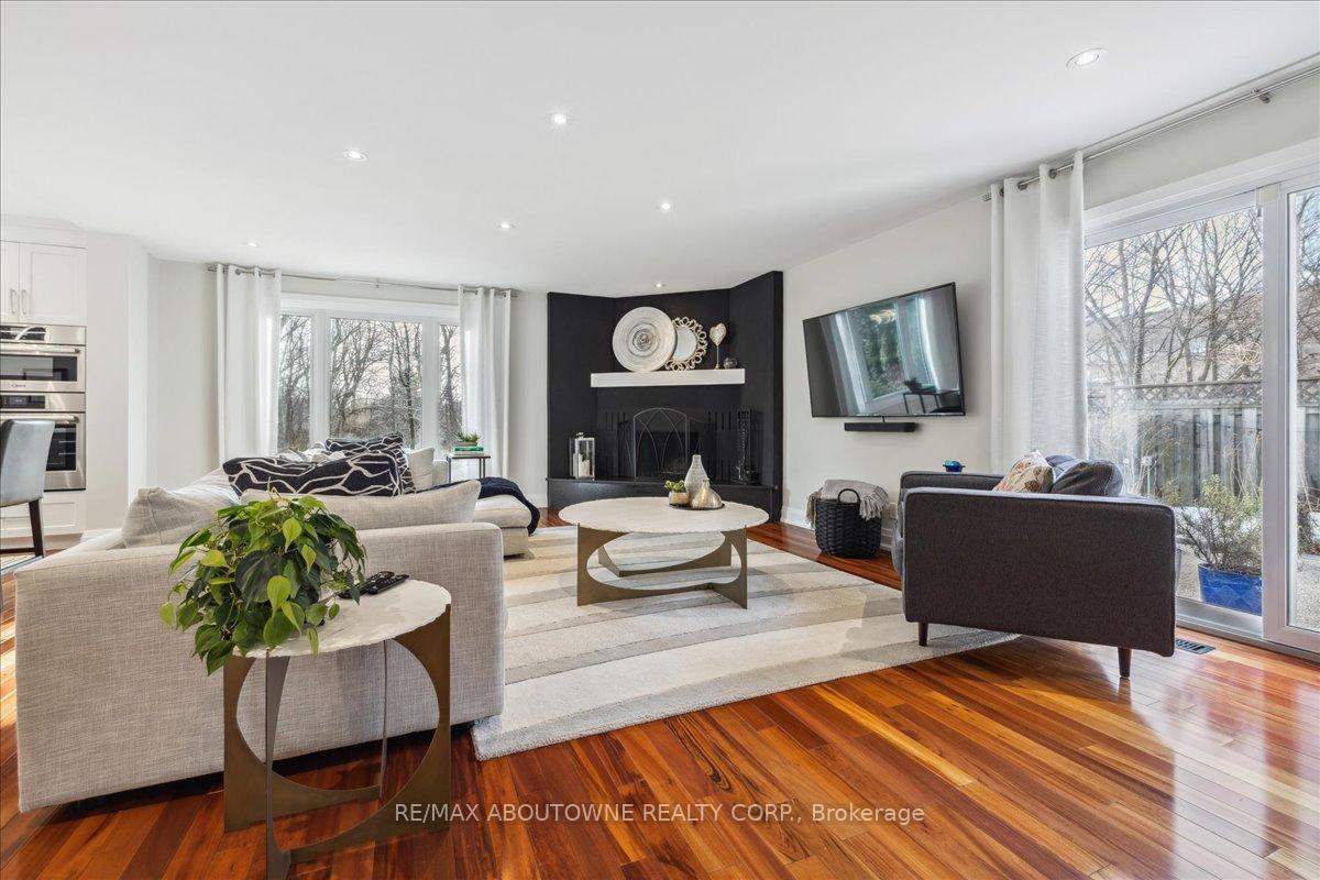 Photo 5 of 22 Mathers Drive, Hamilton, Stoney Creek — HOMEH