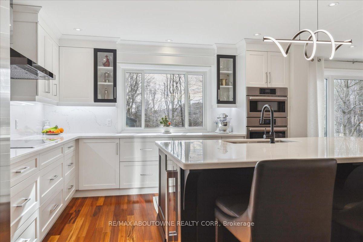 Photo 10 of 22 Mathers Drive, Hamilton, Stoney Creek — HOMEH