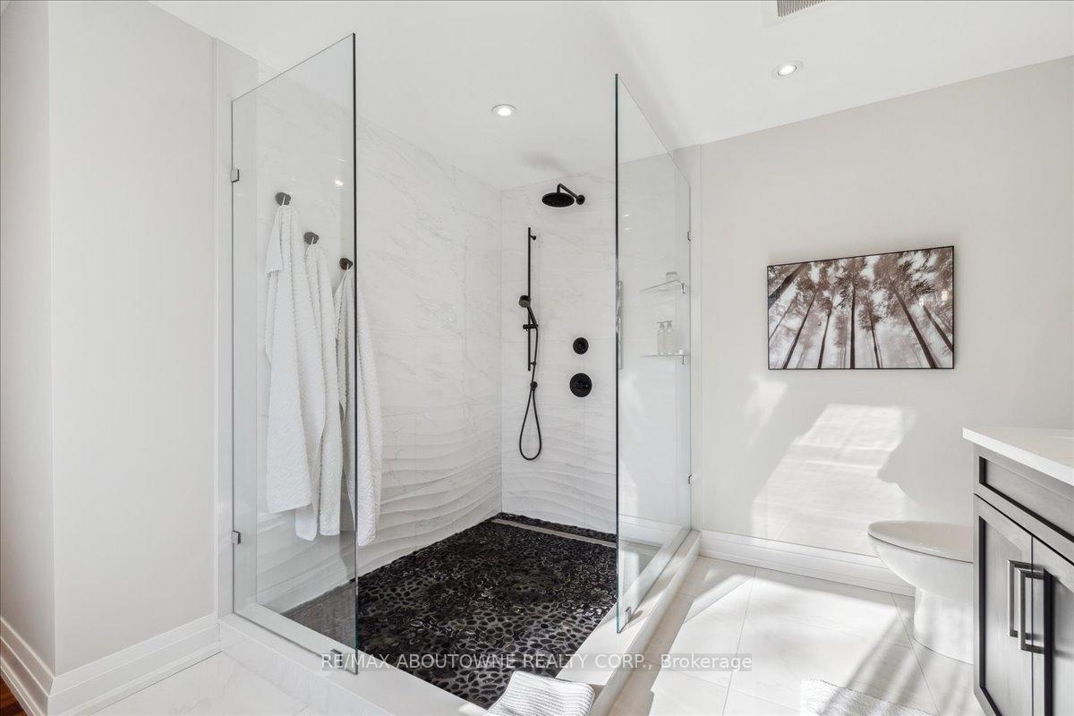 Photo 27 of 22 Mathers Drive, Hamilton, Stoney Creek — HOMEH