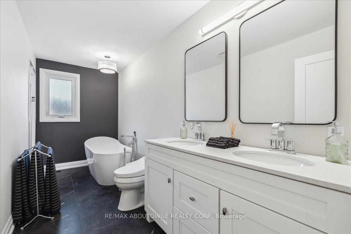 Photo 28 of 22 Mathers Drive, Hamilton, Stoney Creek — HOMEH