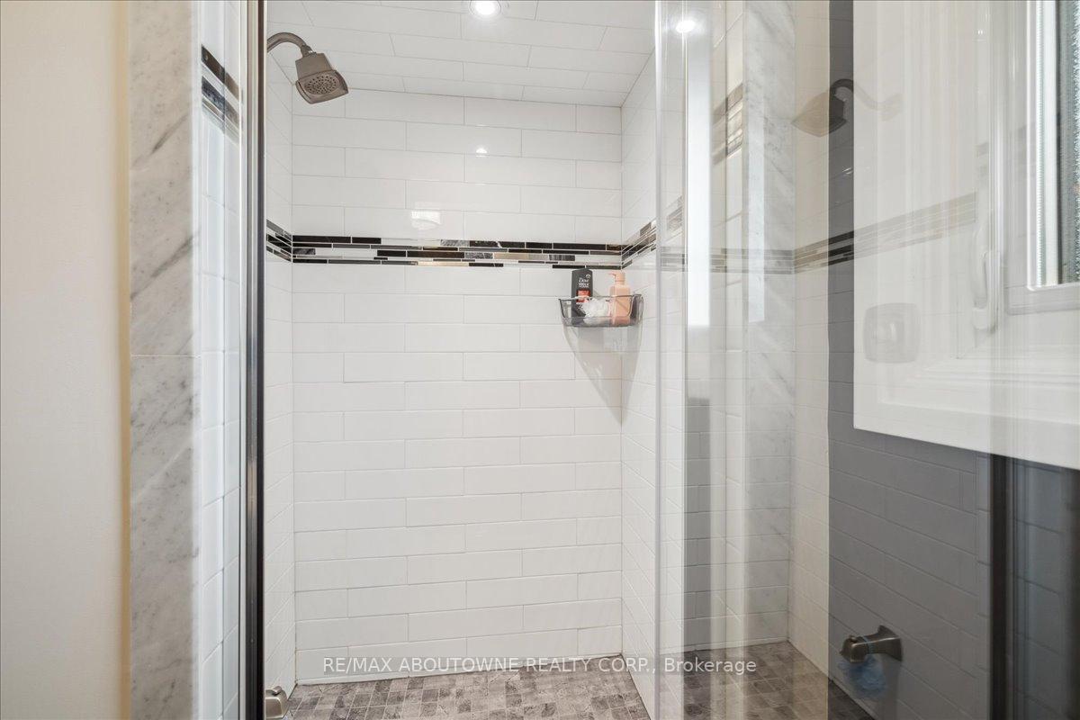 Photo 18 of 22 Mathers Drive, Hamilton, Stoney Creek — HOMEH
