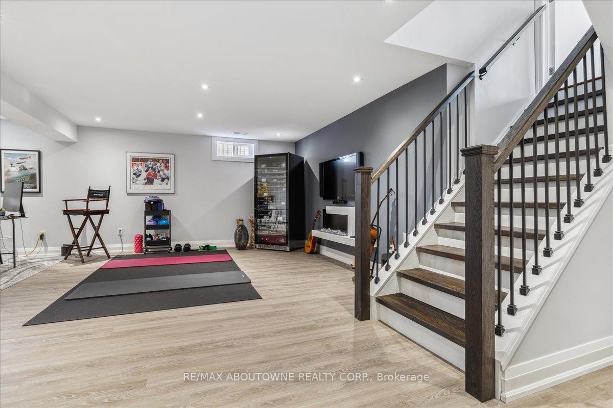 Photo 31 of 22 Mathers Drive, Hamilton, Stoney Creek — HOMEH
