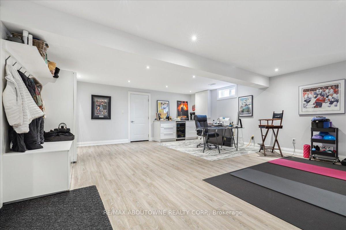 Photo 43 of 22 Mathers Drive, Hamilton, Stoney Creek — HOMEH
