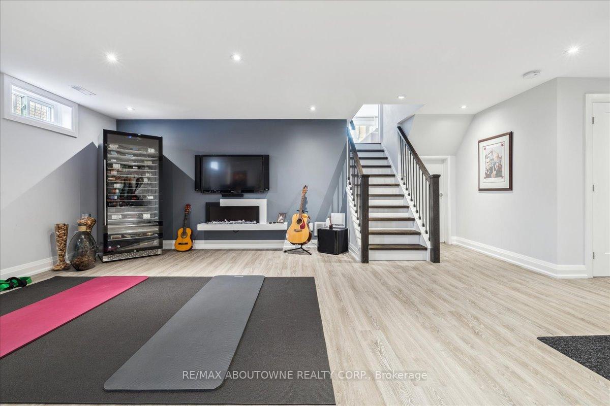 Photo 37 of 22 Mathers Drive, Hamilton, Stoney Creek — HOMEH