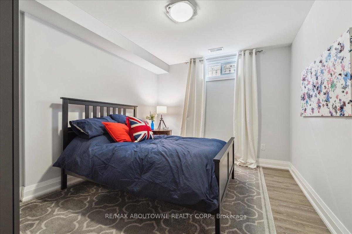 Photo 42 of 22 Mathers Drive, Hamilton, Stoney Creek — HOMEH